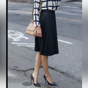 H&M | Black Pleated Midi Skirt